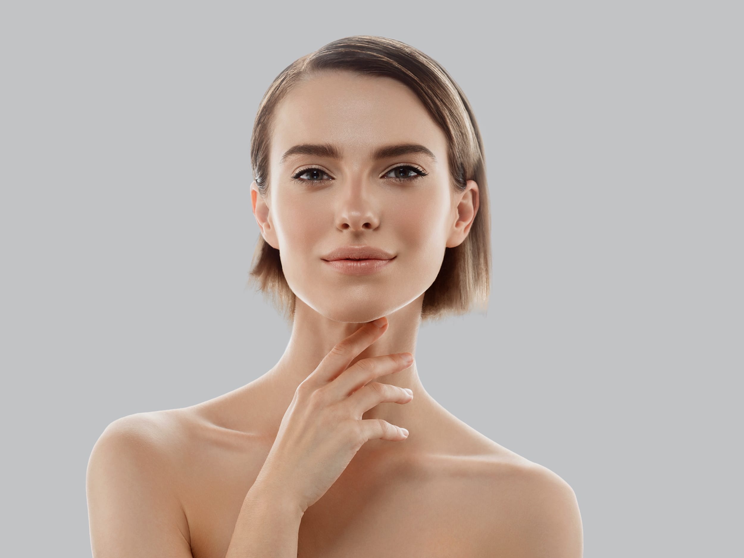 Model posing with her hand under her chin.